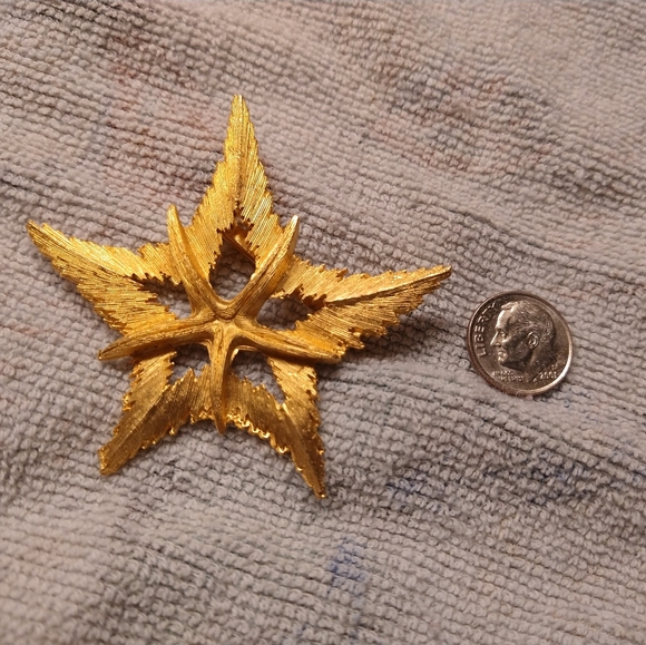 Unique Vintage Jewelry - Vintage Starfish Nautical Beach Coastal Gold Tone Brooch Pin Classic Jewelry